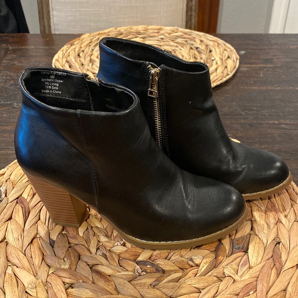 Doballo Black Chunky High Heel Booties in size 6